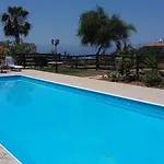 Hilltop Retreat - Village Views & Sunsets Apartment *