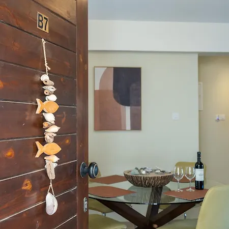Apartment Hilltop Retreat - Village Views & Sunsets