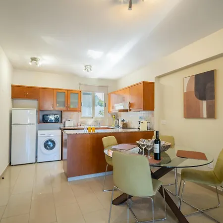 Hilltop Retreat - Village Views & Sunsets Apartment *