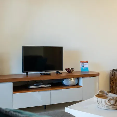 Hilltop Retreat - Village Views & Sunsets Apartment *