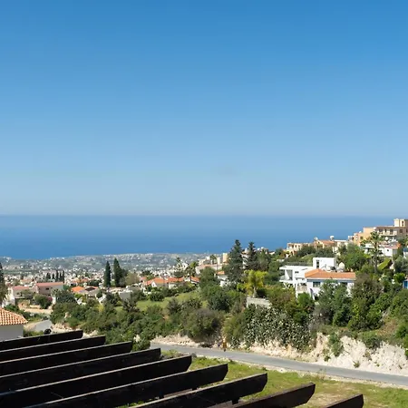 Hilltop Retreat - Village Views & Sunsets *